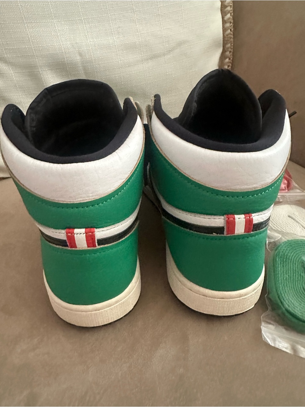Nike Air Jordan 1 Retro High Lucky Green, Women Size 8.5 - Picture 6 of 10